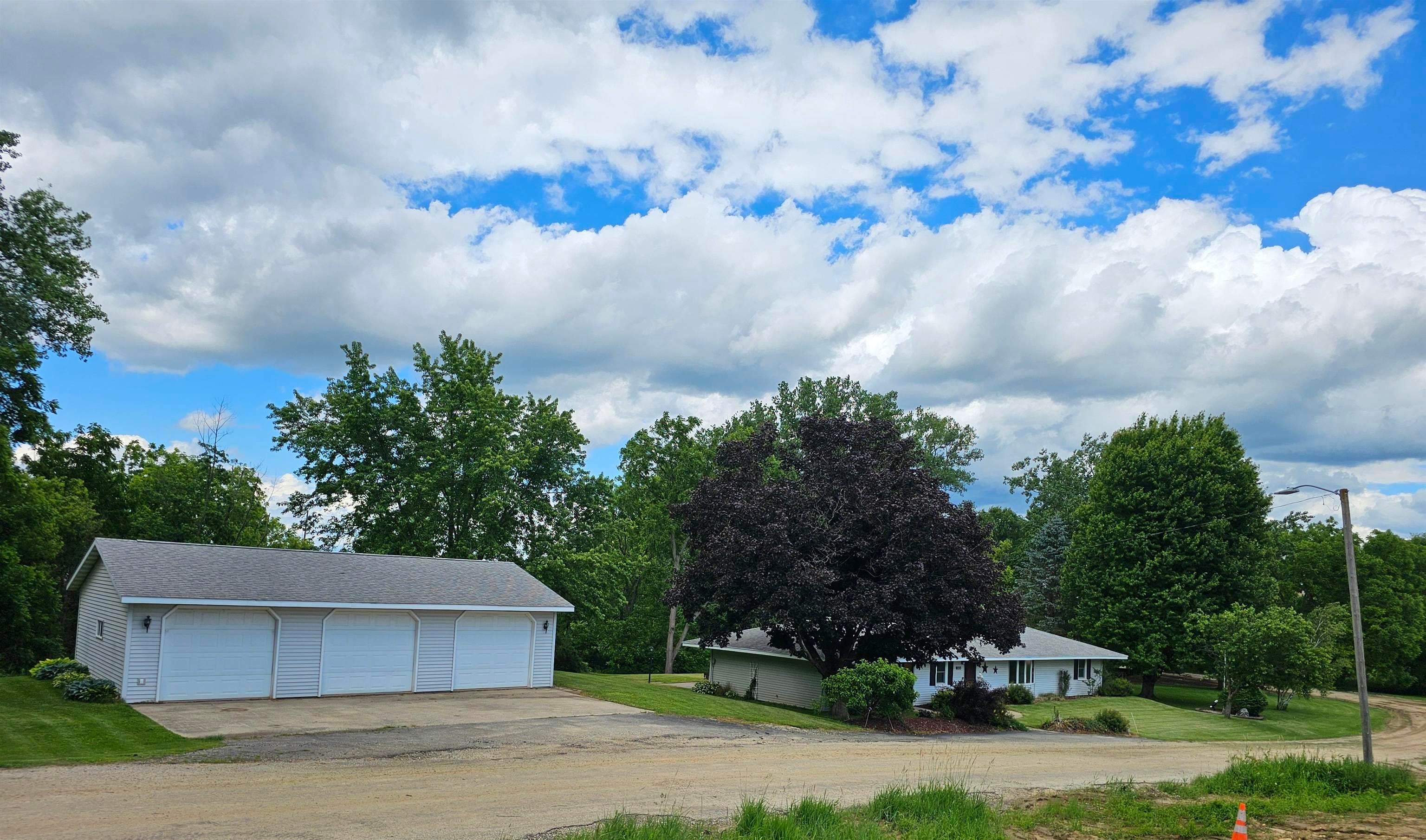 10684 E. Main St - Photo 2