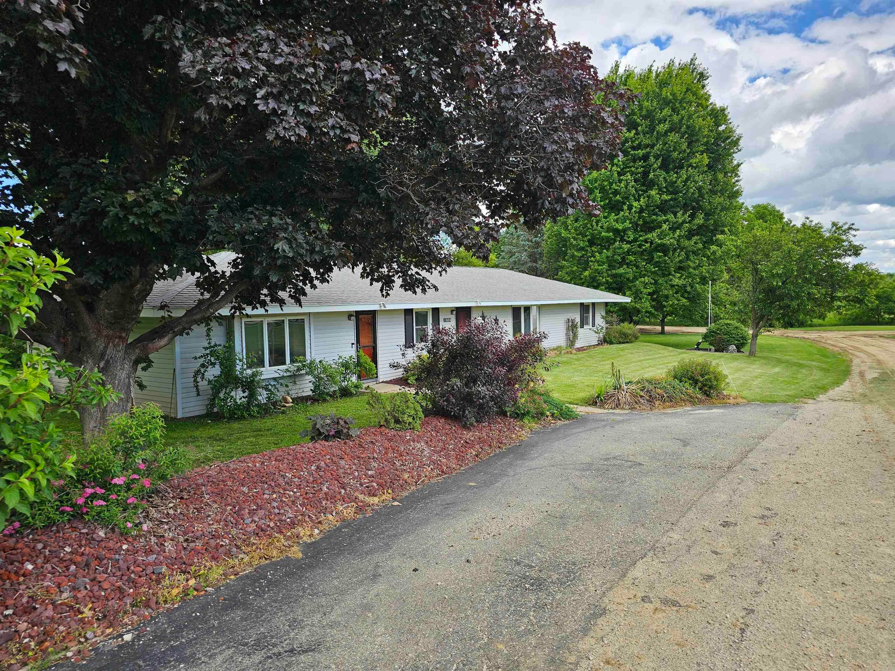 10684 E. Main St - Photo 4