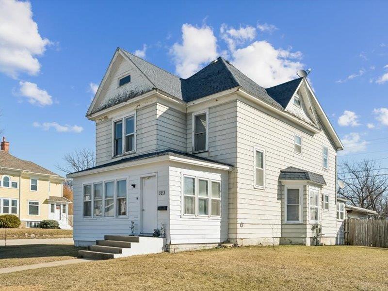 Photo 1 of 17 — 323 N Frederick Avenue, Oelwein, IA 50662