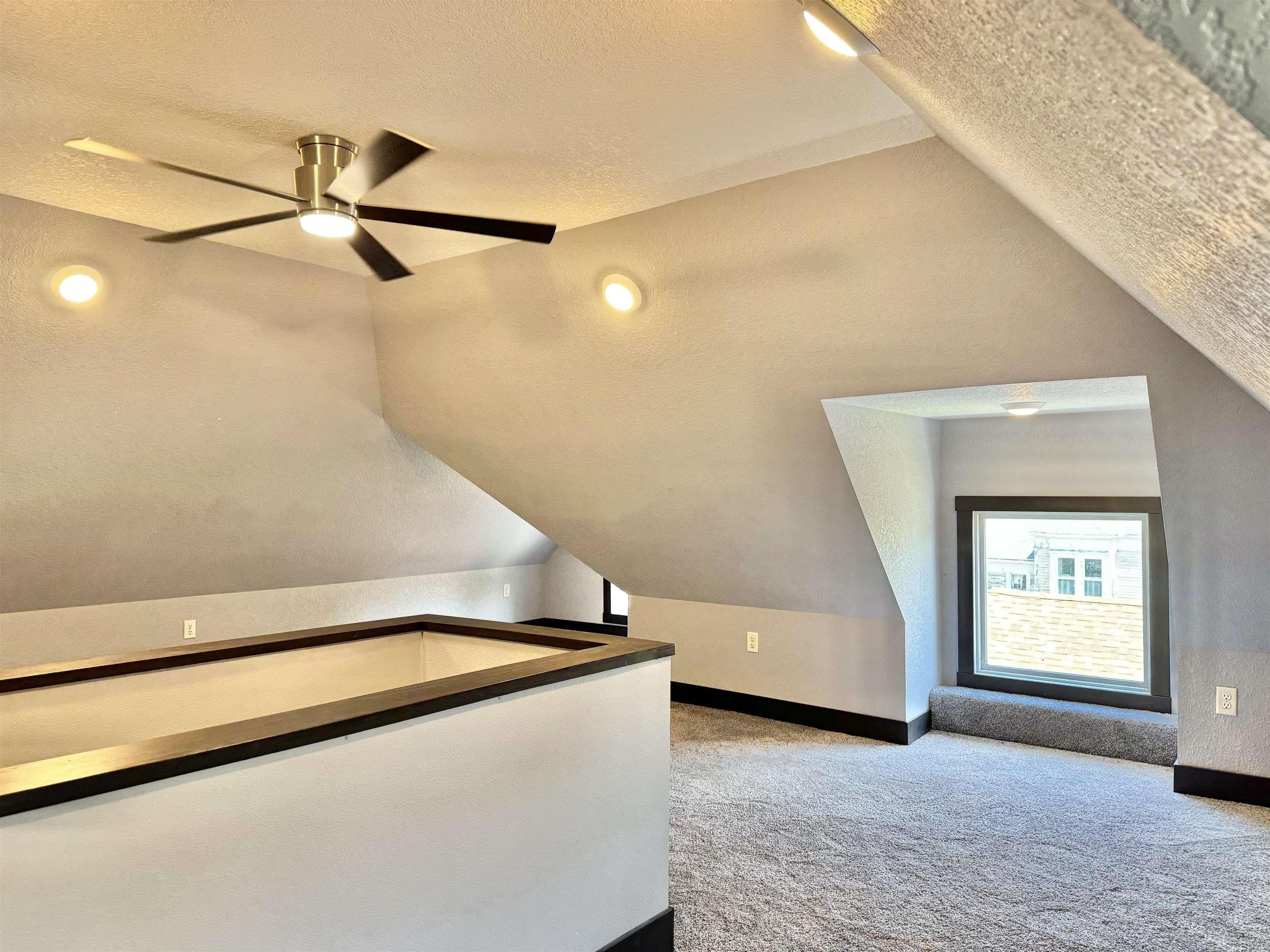 Laporte City, Iowa 50651, United States, 5 Bedrooms Bedrooms, ,2 BathroomsBathrooms,Residential,Pending,54328