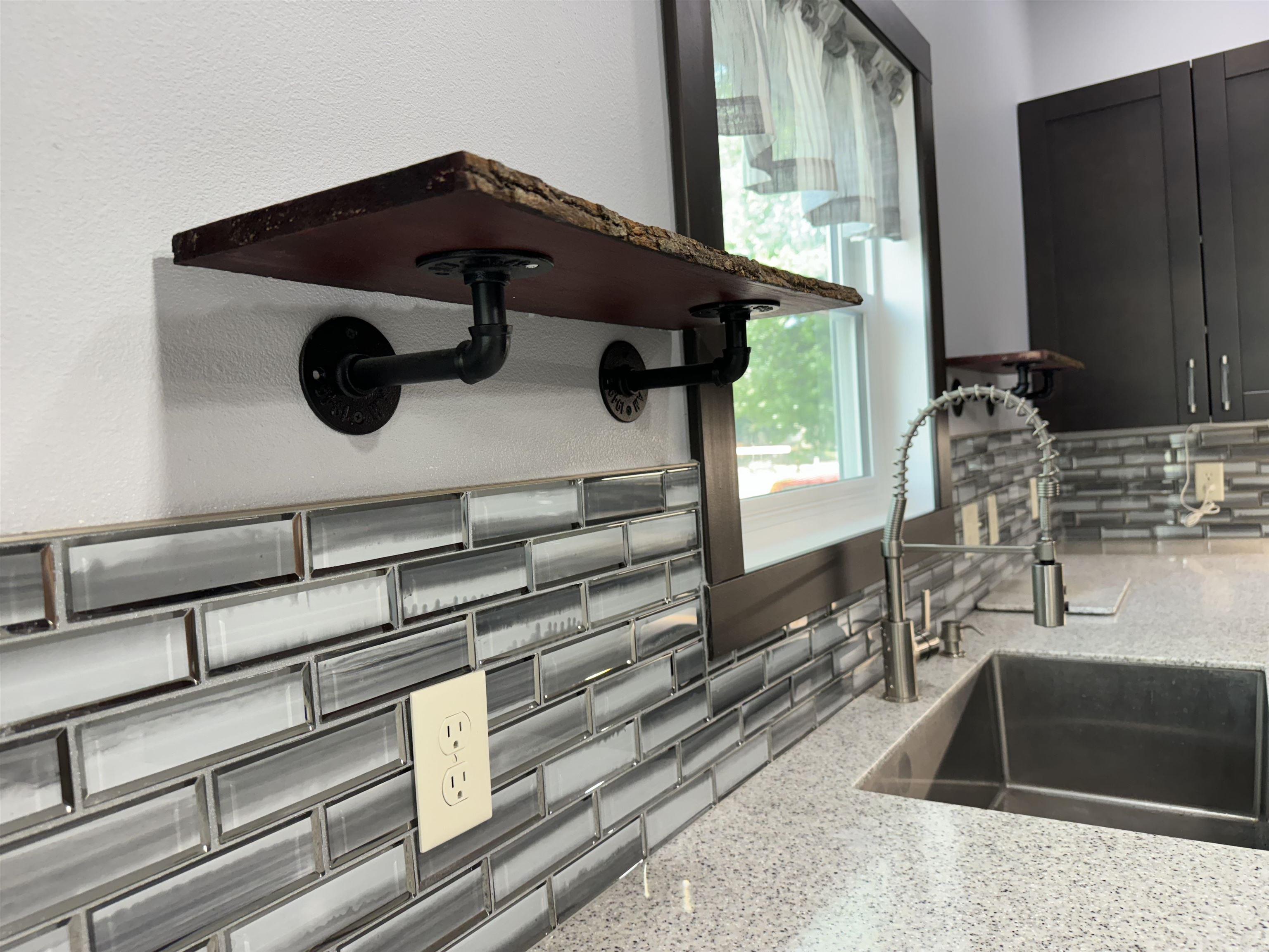 Laporte City, Iowa 50651, United States, 5 Bedrooms Bedrooms, ,2 BathroomsBathrooms,Residential,Pending,54328