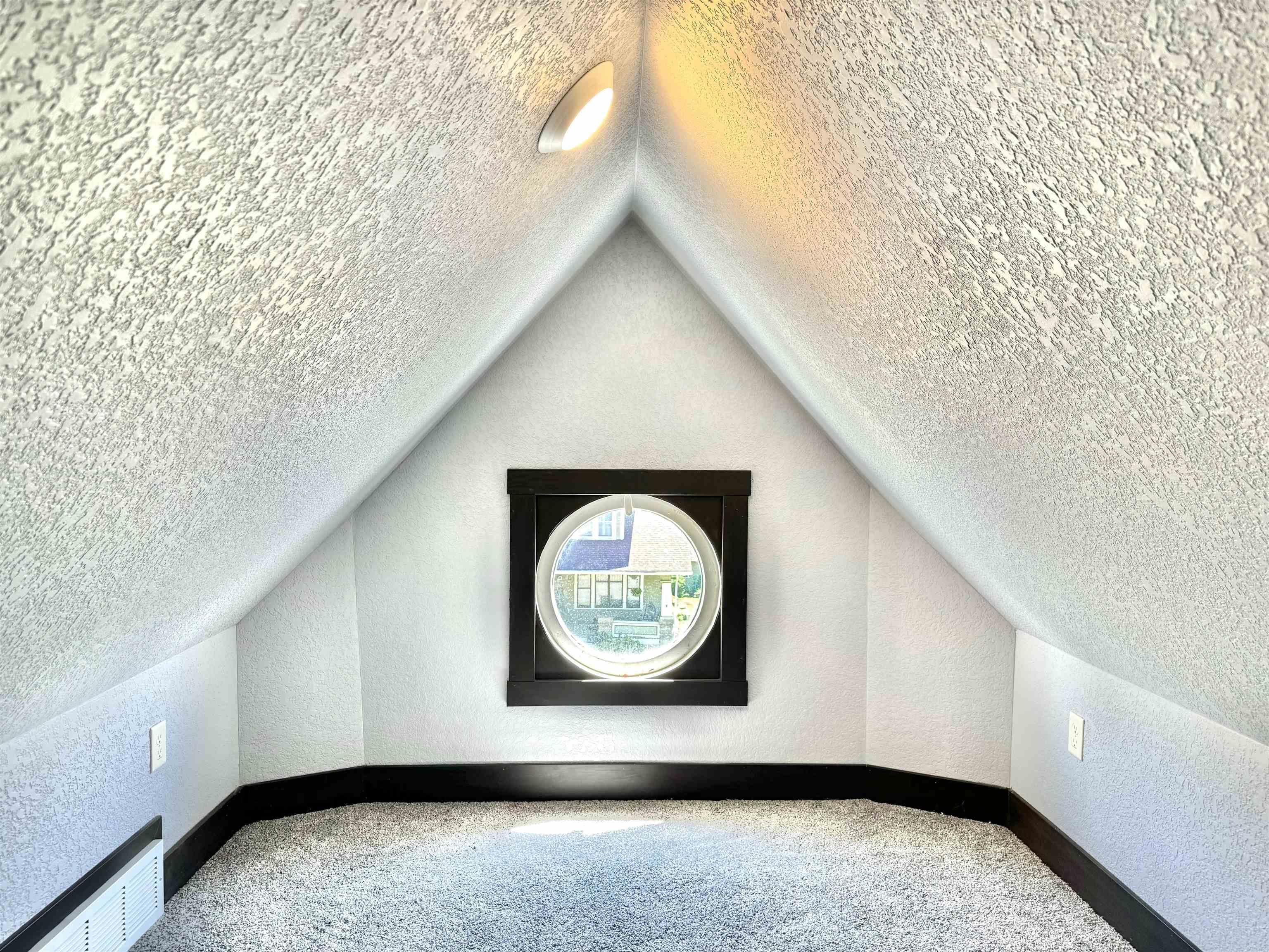 Laporte City, Iowa 50651, United States, 5 Bedrooms Bedrooms, ,2 BathroomsBathrooms,Residential,Pending,54328