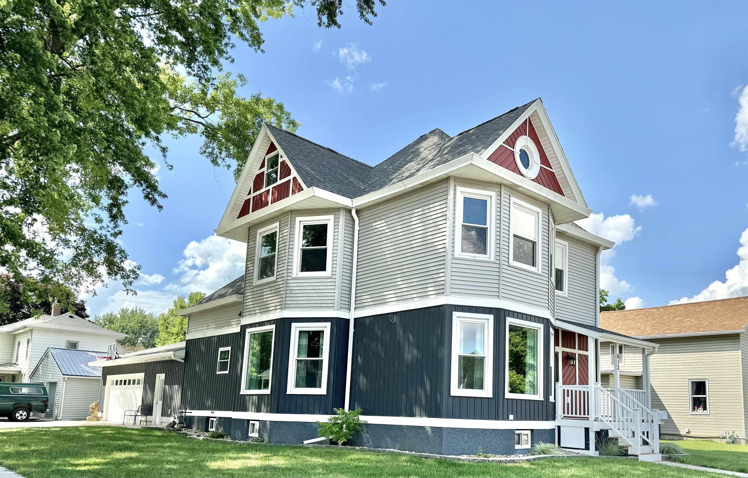 Laporte City, Iowa 50651, United States, 5 Bedrooms Bedrooms, ,2 BathroomsBathrooms,Residential,Pending,54328