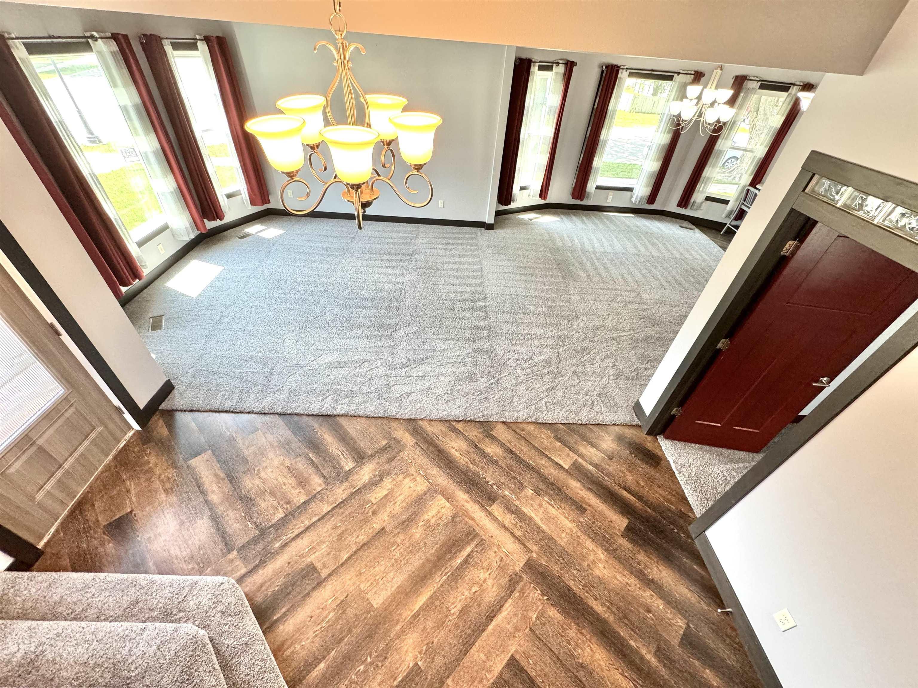 Laporte City, Iowa 50651, United States, 5 Bedrooms Bedrooms, ,2 BathroomsBathrooms,Residential,Pending,54328