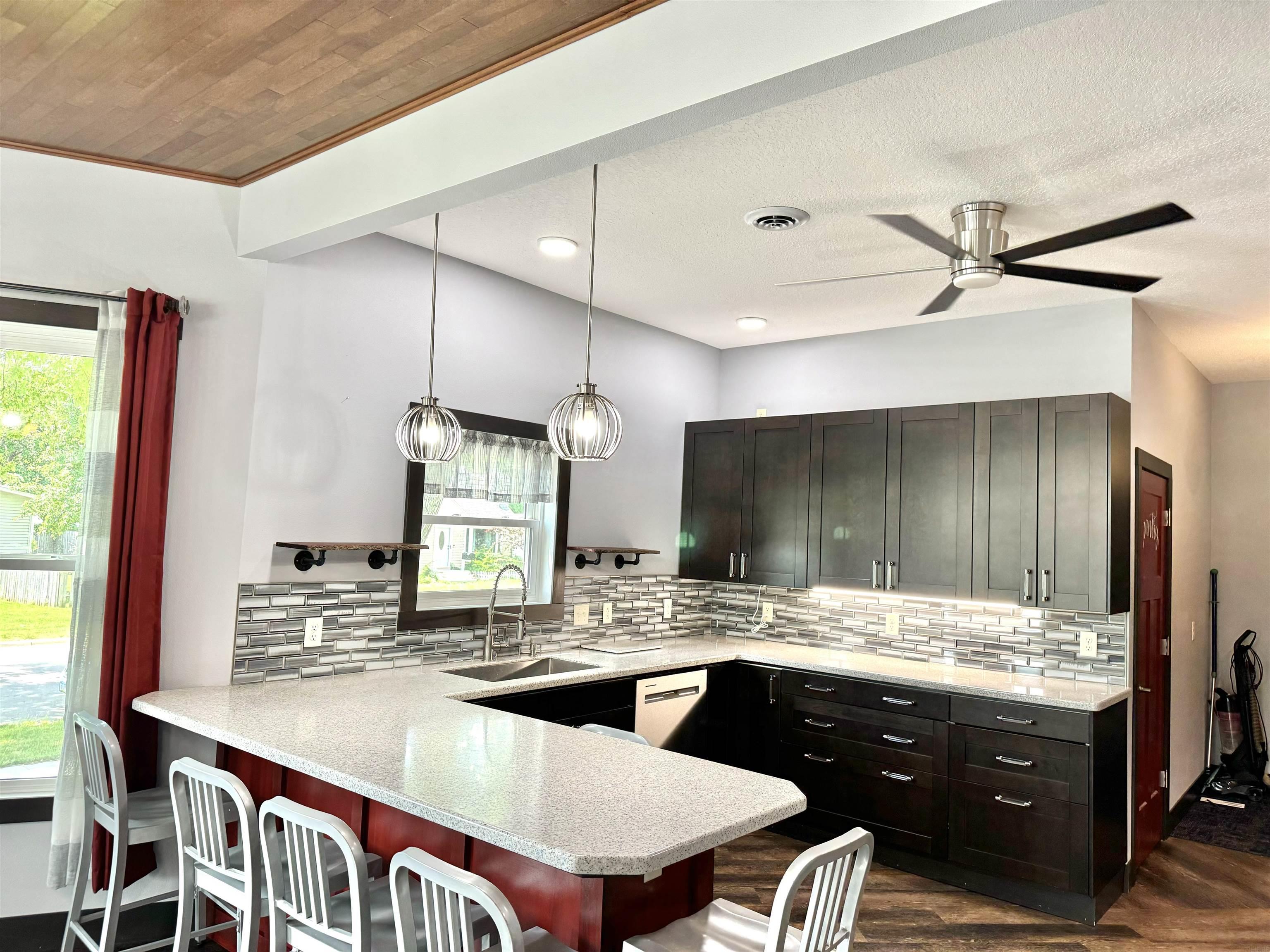 Laporte City, Iowa 50651, United States, 5 Bedrooms Bedrooms, ,2 BathroomsBathrooms,Residential,Pending,54328