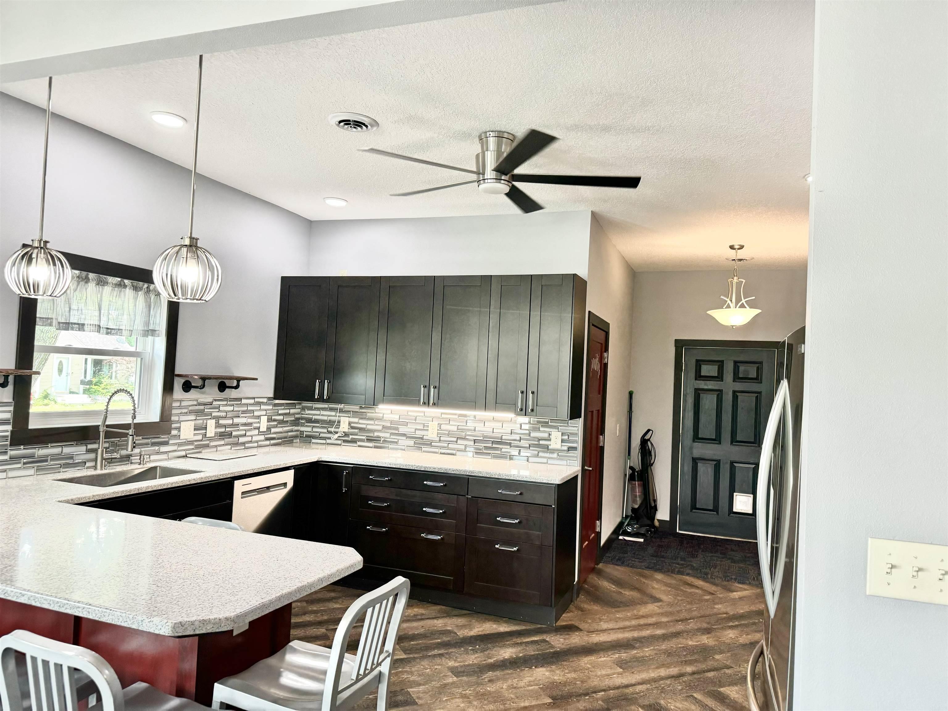 Laporte City, Iowa 50651, United States, 5 Bedrooms Bedrooms, ,2 BathroomsBathrooms,Residential,Pending,54328