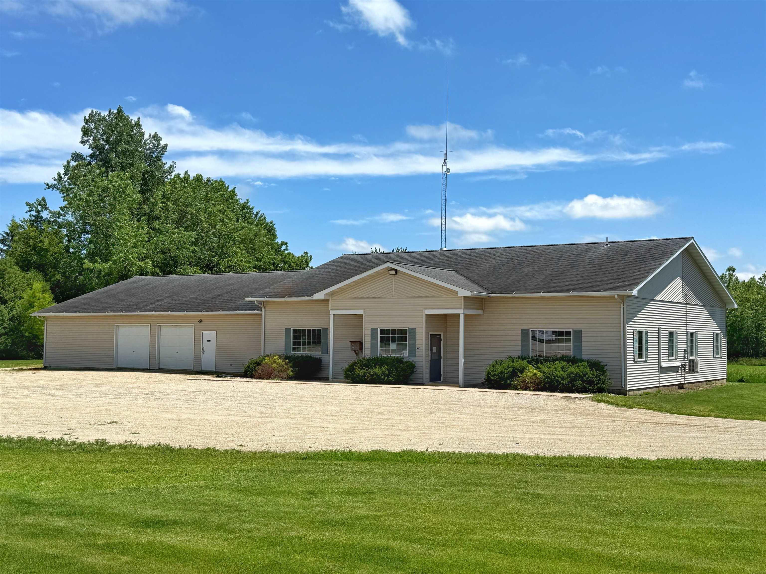 Photo 1 of 21 — 221 SE 5th Street, Cresco, IA 52136