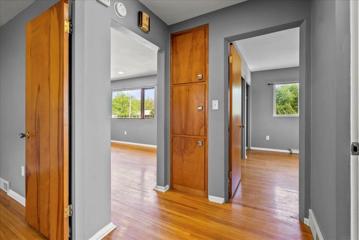 Cedar Falls, Iowa 50613, United States, 4 Bedrooms Bedrooms, ,2 BathroomsBathrooms,Residential,Pending,129036