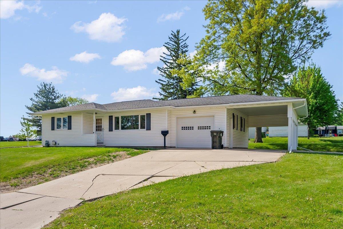 Cedar Falls, Iowa 50613, United States, 4 Bedrooms Bedrooms, ,2 BathroomsBathrooms,Residential,Pending,129036