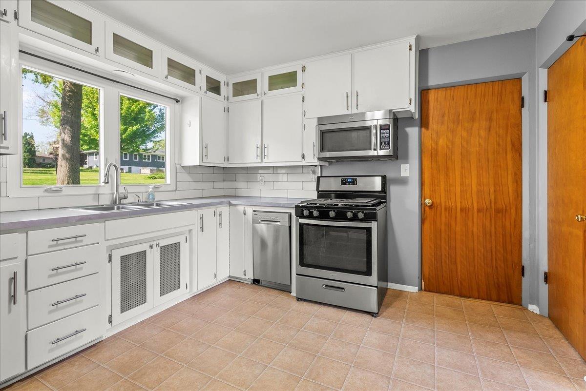 Cedar Falls, Iowa 50613, United States, 4 Bedrooms Bedrooms, ,2 BathroomsBathrooms,Residential,Pending,129036