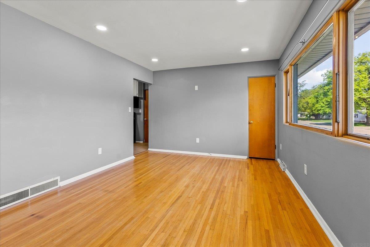Cedar Falls, Iowa 50613, United States, 4 Bedrooms Bedrooms, ,2 BathroomsBathrooms,Residential,Pending,129036