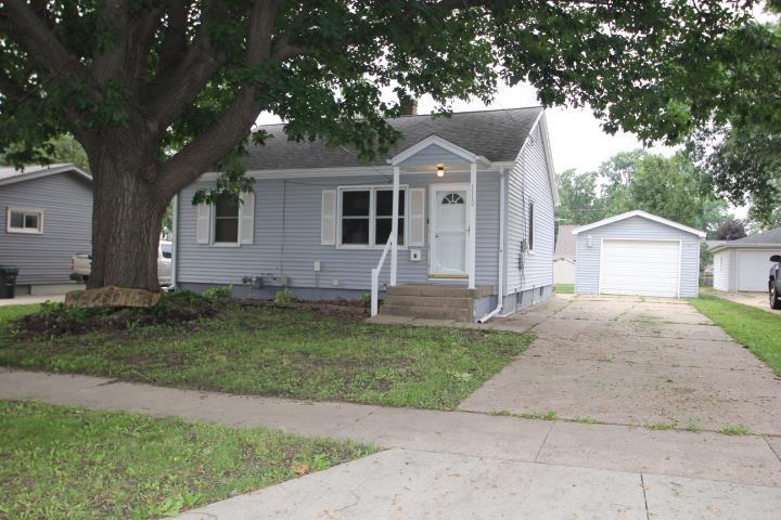 Waterloo, Iowa 50702, United States, 3 Bedrooms Bedrooms, ,1 BathroomBathrooms,Residential,Active,176553 Waterloo, Iowa 50702, United States, 3 Bedrooms Bedrooms, ,1 BathroomBathrooms,Residential,Active,176553