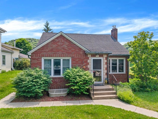 399 CENTER ST, LANSING, IA 52151 - Image 1813a75c00a1eb9d99886faefcf5f637/3596402492