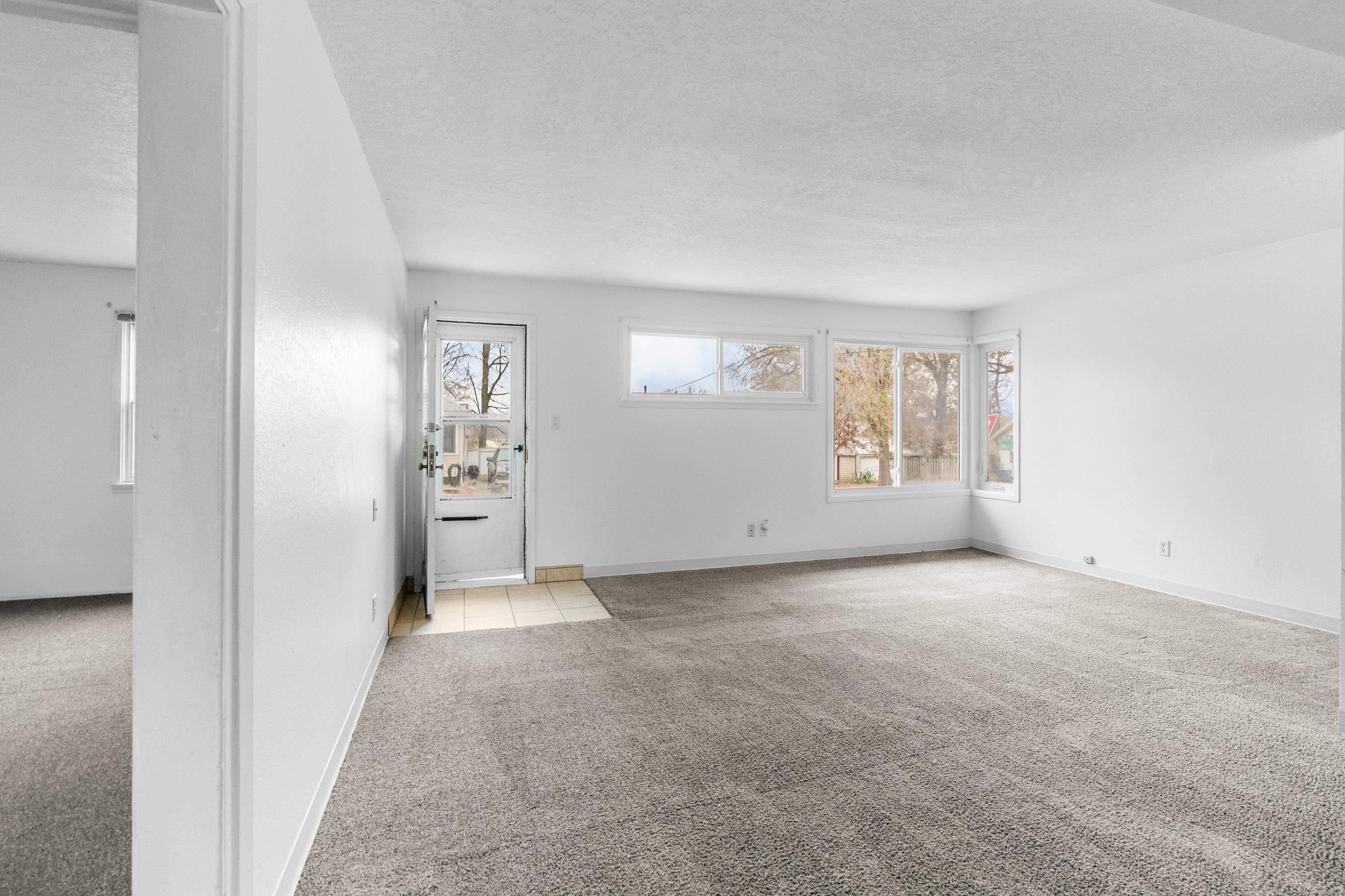 Waterloo, Iowa 50703, United States, 2 Bedrooms Bedrooms, ,1 BathroomBathrooms,Residential,Active,246574