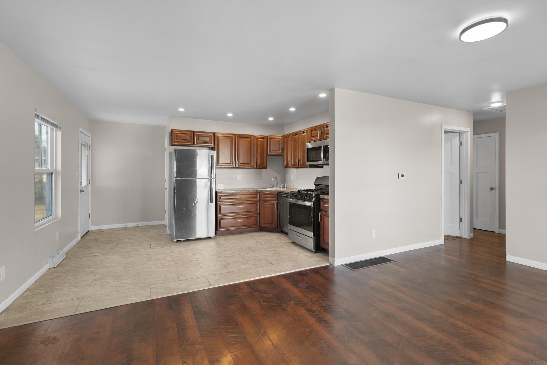 Waterloo, Iowa 50703, United States, 3 Bedrooms Bedrooms, ,1 BathroomBathrooms,Residential,Pending,8695