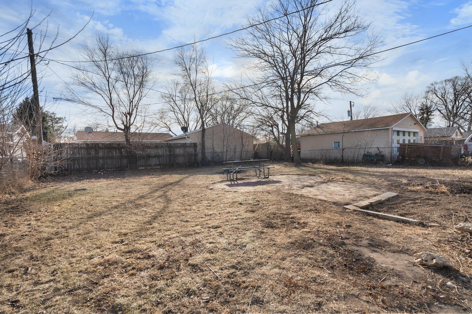 Waterloo, Iowa 50703, United States, 3 Bedrooms Bedrooms, ,1 BathroomBathrooms,Residential,Pending,8695