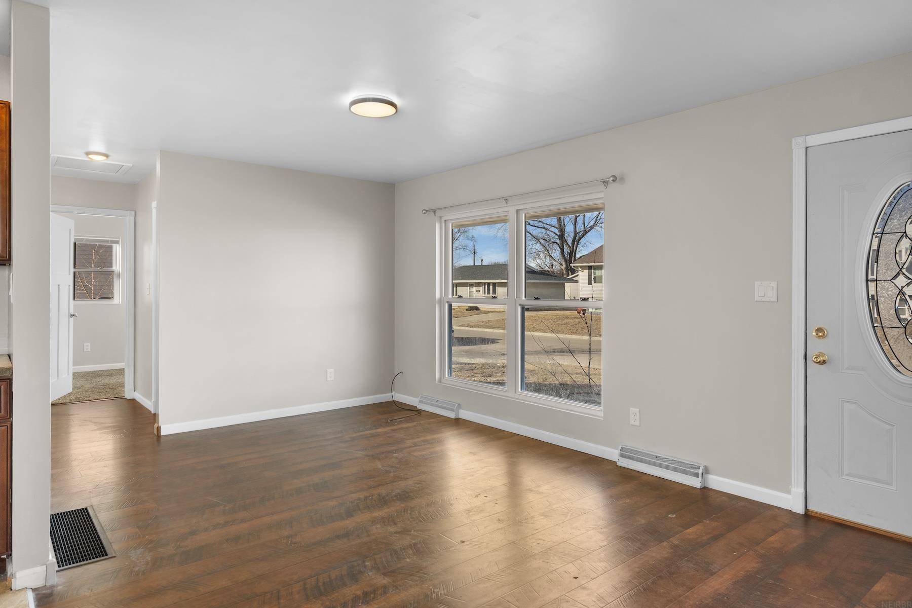Waterloo, Iowa 50703, United States, 3 Bedrooms Bedrooms, ,1 BathroomBathrooms,Residential,Pending,8695