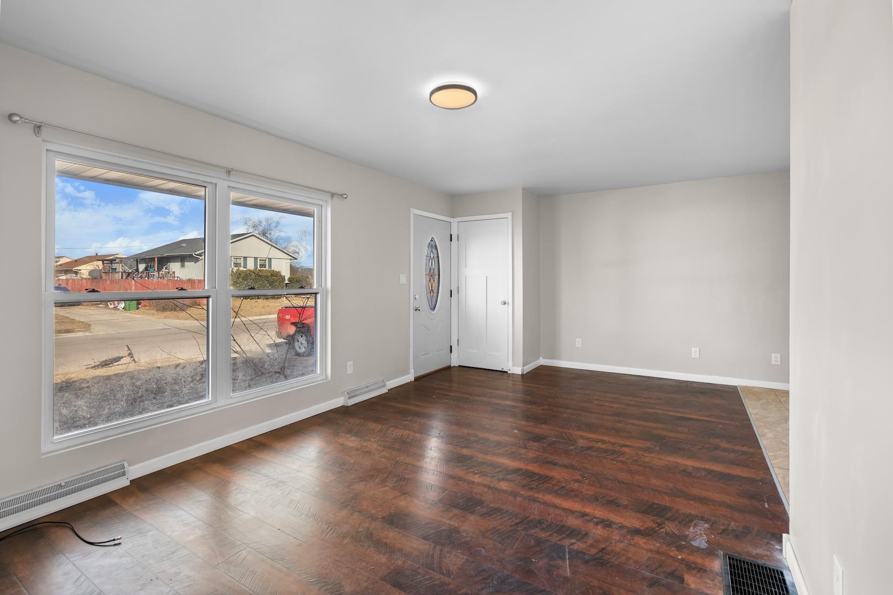 Waterloo, Iowa 50703, United States, 3 Bedrooms Bedrooms, ,1 BathroomBathrooms,Residential,Pending,8695