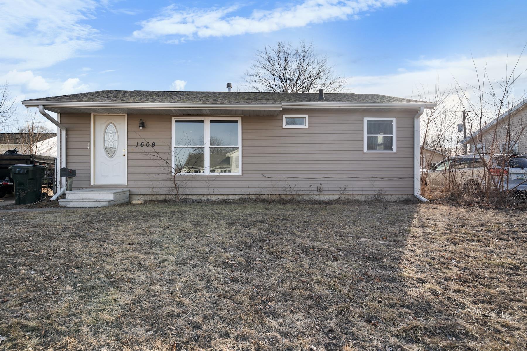 Waterloo, Iowa 50703, United States, 3 Bedrooms Bedrooms, ,1 BathroomBathrooms,Residential,Pending,8695
