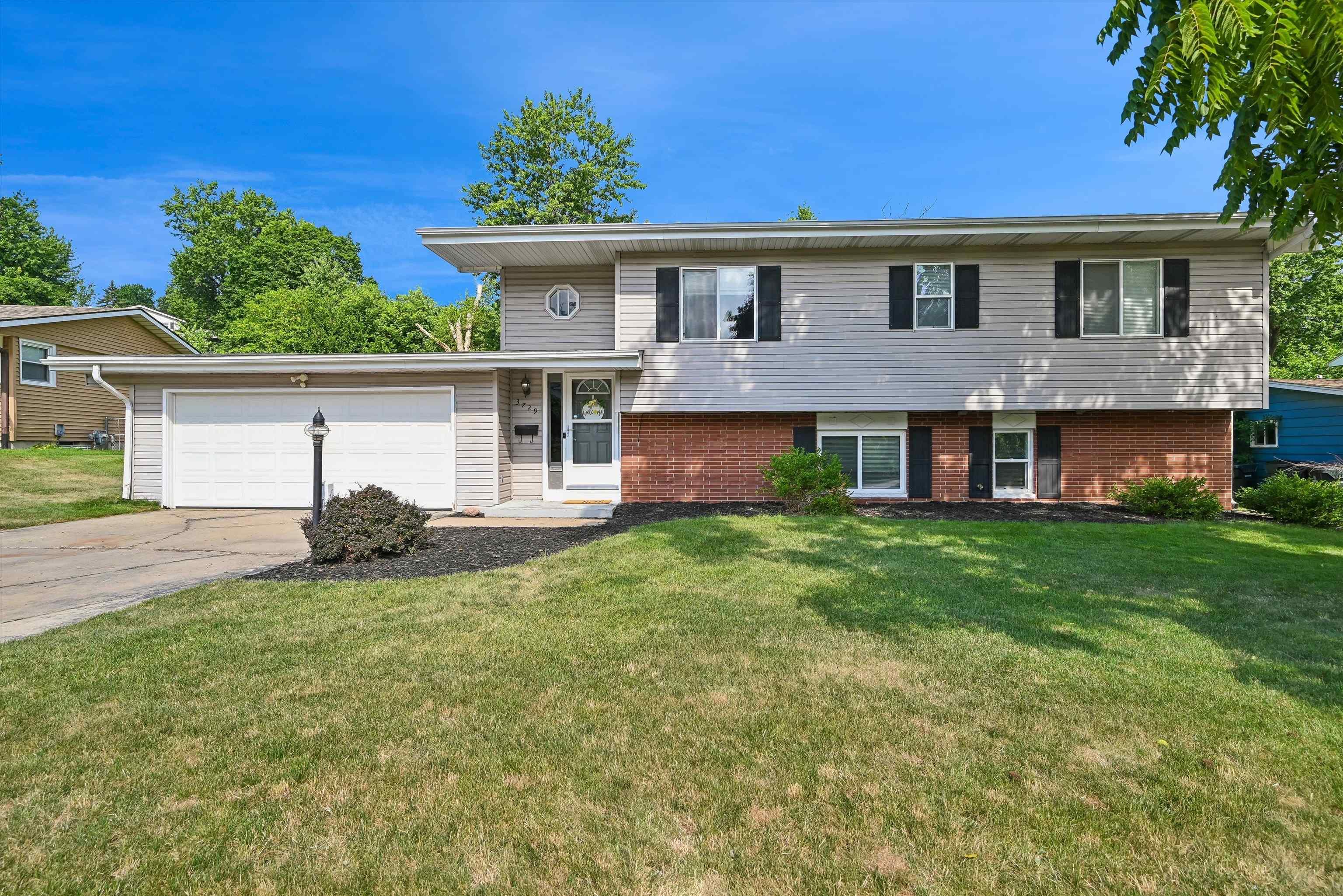 Photo 1 of 34 — 3729 NE Northwood Drive, Cedar Rapids, IA 52402
