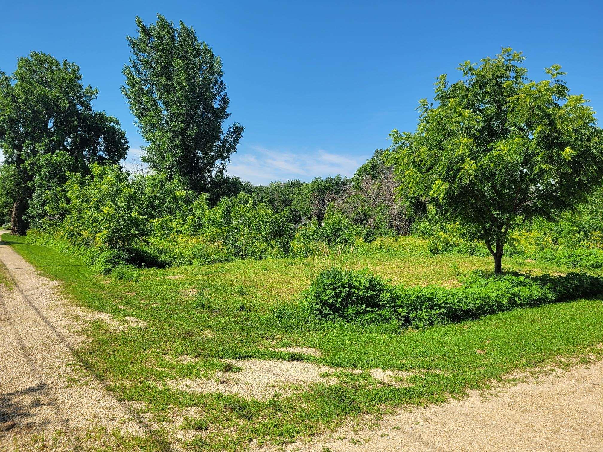 Photo 1 of 5 — 419 4th Ave NW, Oelwein, IA 50662