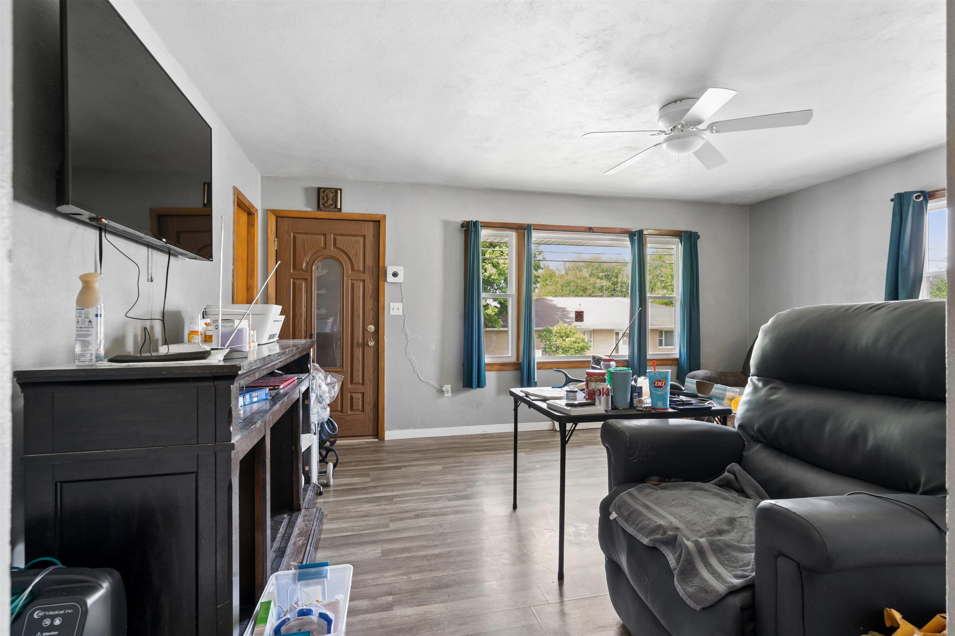 338 E Plum Street - Photo 4