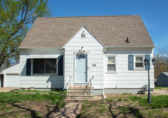 706 KERN ST, WATERLOO, IA 50703 - Image 26af2385e958426d3bafe7a77b55e607/984219648
