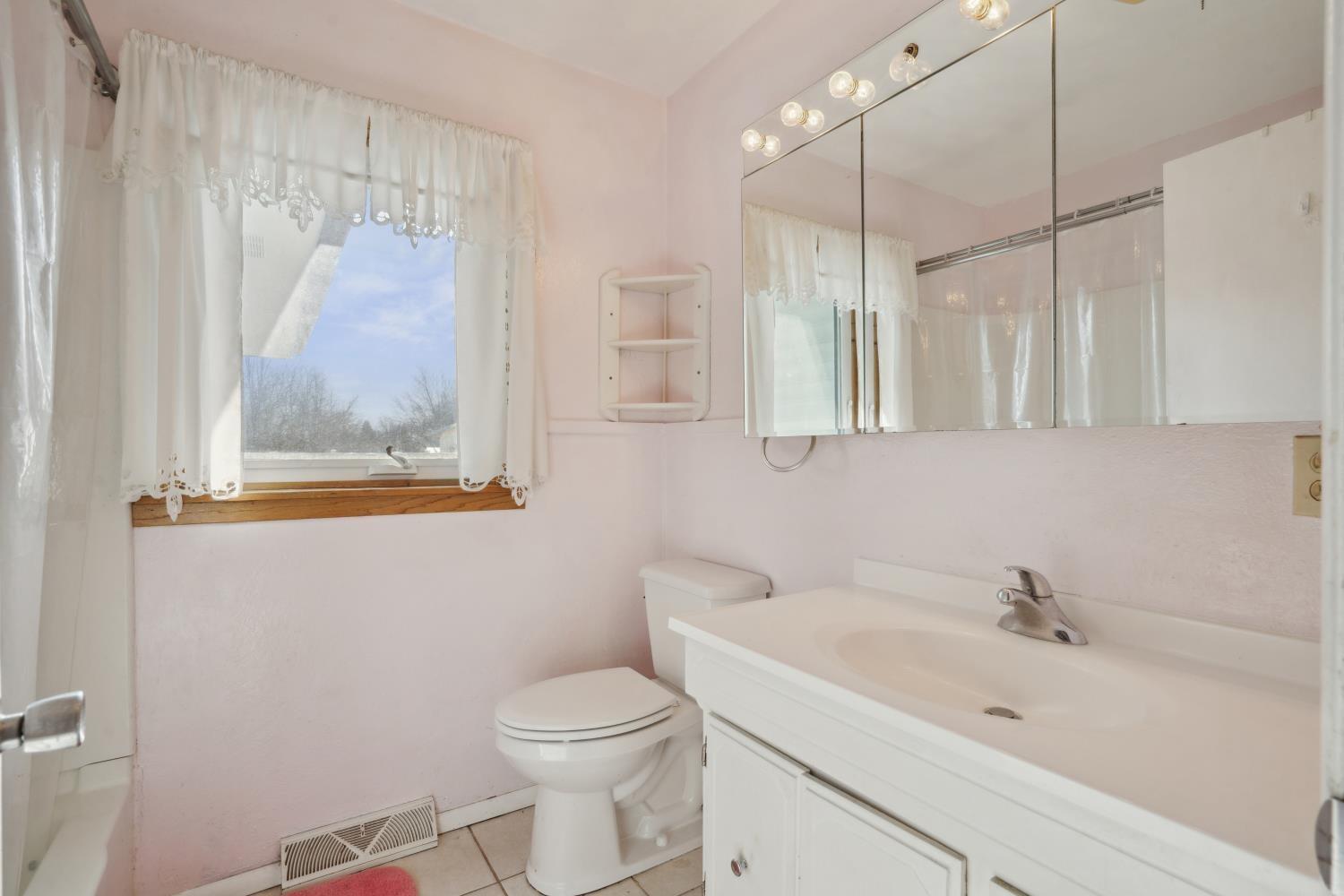 Independence, Iowa 50644, United States, 3 Bedrooms Bedrooms, ,1 BathroomBathrooms,Residential,Pending,6233