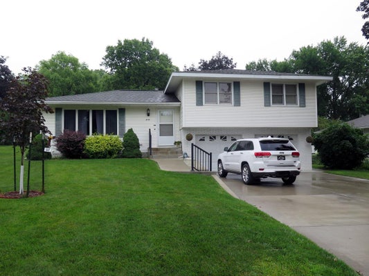 616 CRESCENT AVE, DECORAH, IA 52101 - Image 2a29724dfa5cc1c3d4955fcbfa39b30b/3961445815