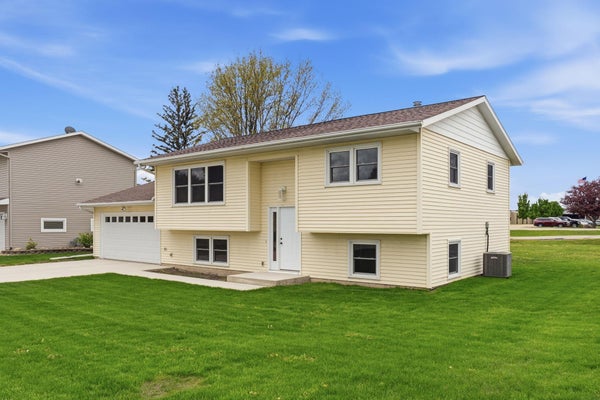 1 S WESTERN AVE, NEW HAMPTON, IA 50659 - Image 2b99e52b58d2bc80259490d551e6b2ca/2092165610