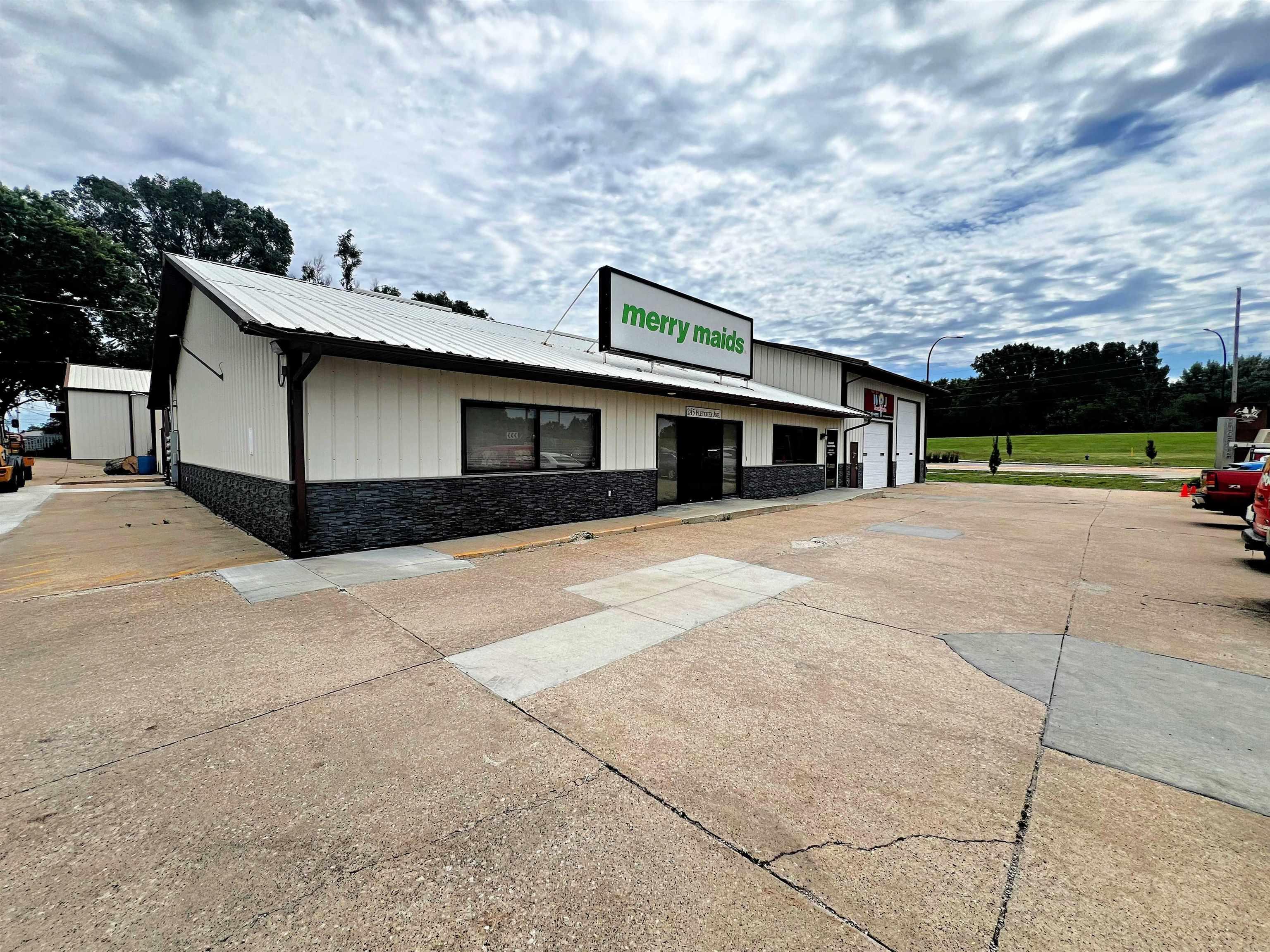 Photo 1 of 3 — 245 Fletcher Avenue Suite B, Waterloo, IA 50701