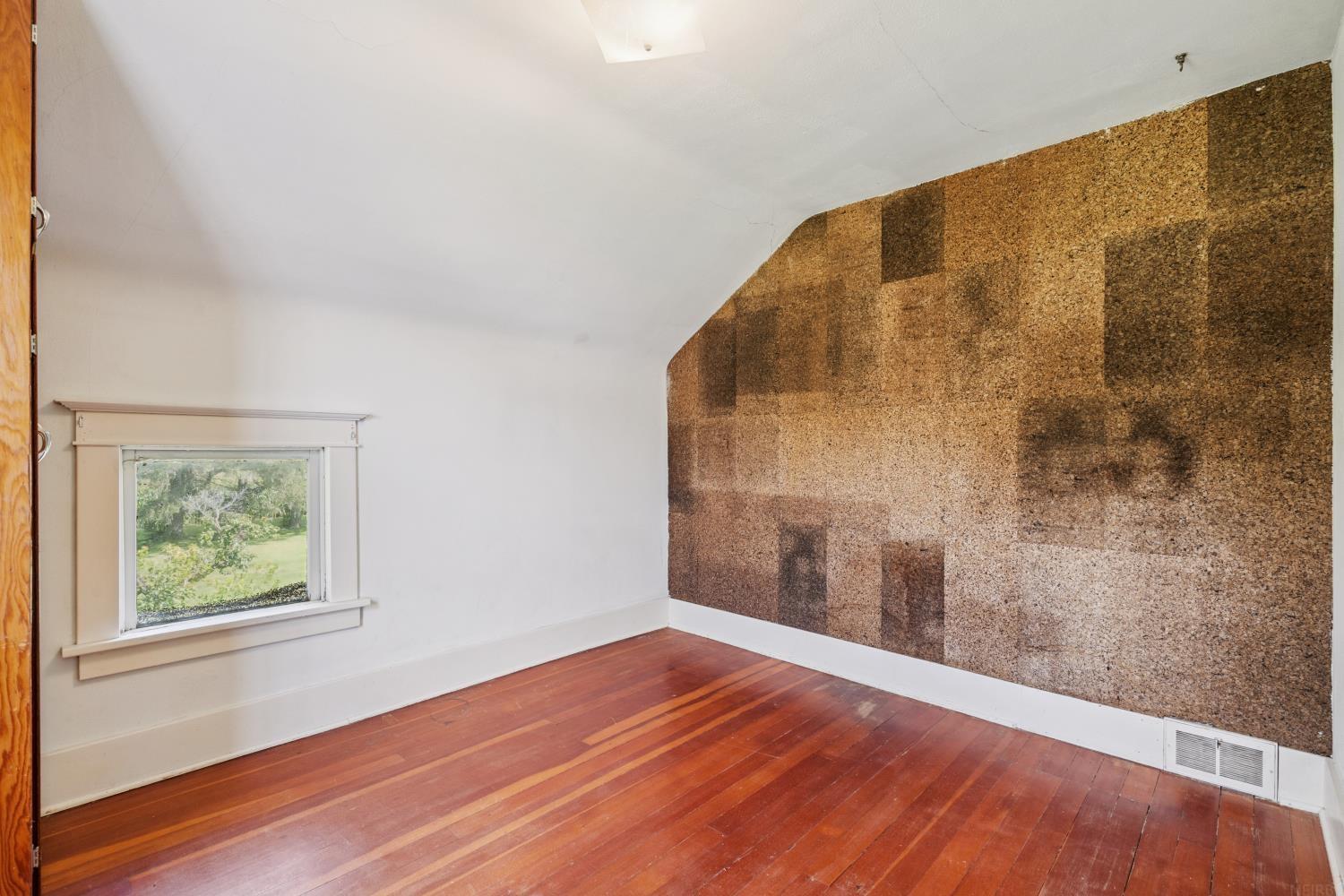 Independence, Iowa 50644, United States, 3 Bedrooms Bedrooms, ,1 BathroomBathrooms,Residential,Pending,186410