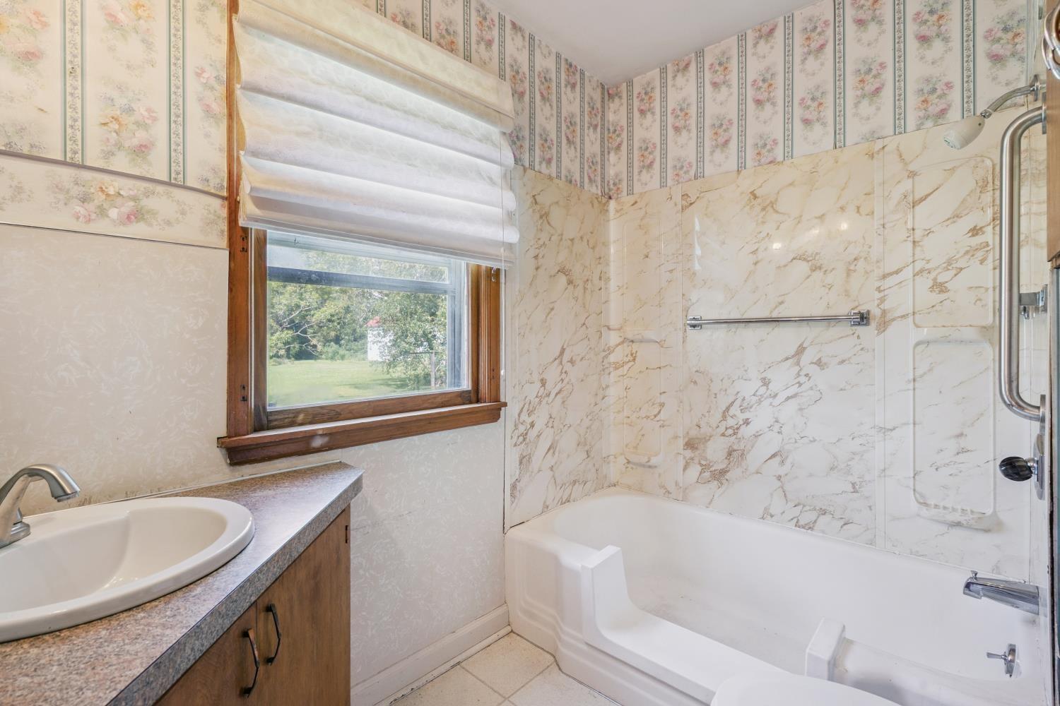 Independence, Iowa 50644, United States, 3 Bedrooms Bedrooms, ,1 BathroomBathrooms,Residential,Pending,186410