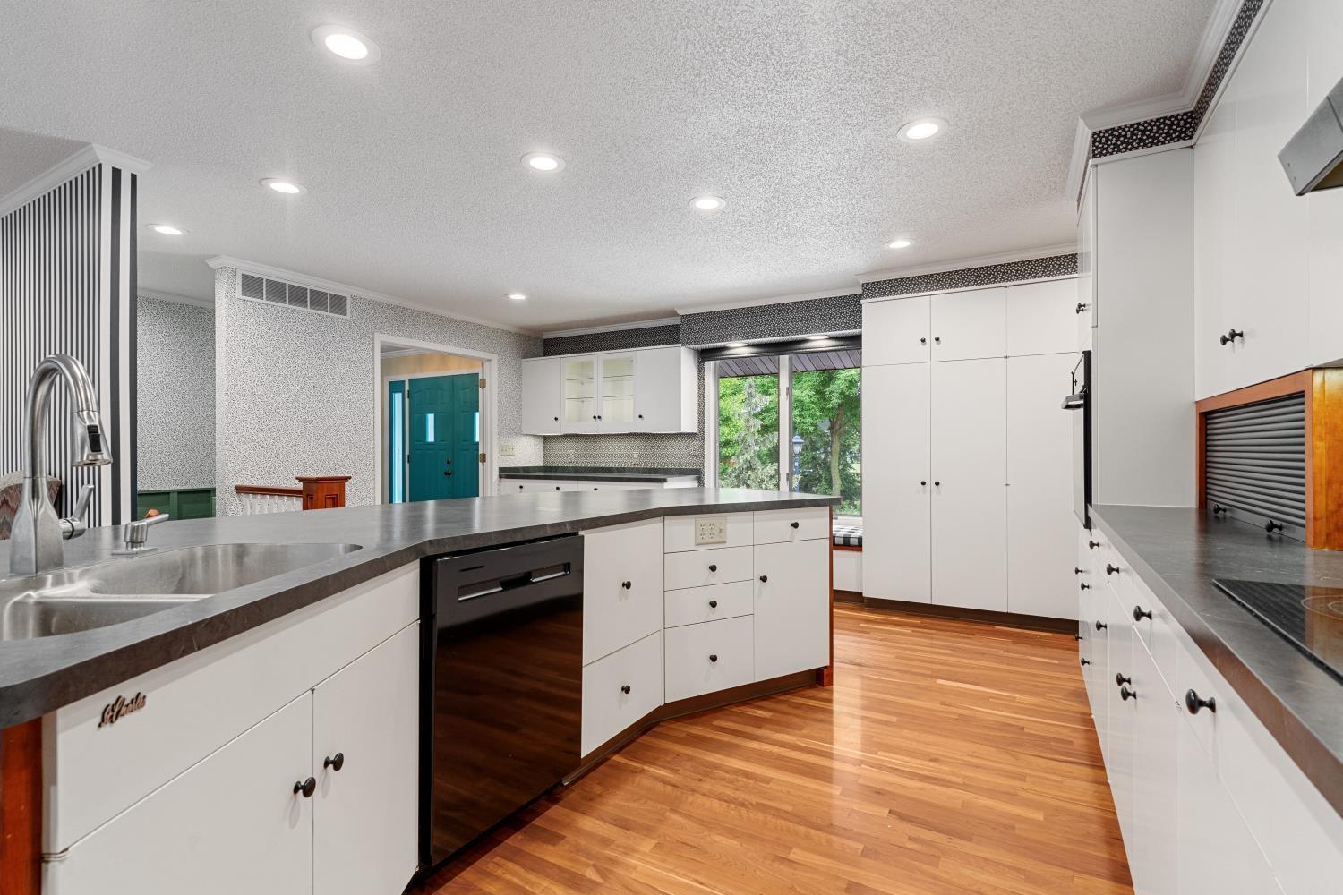 Independence, Iowa 50644, United States, 5 Bedrooms Bedrooms, ,3 BathroomsBathrooms,Residential,Active,144387