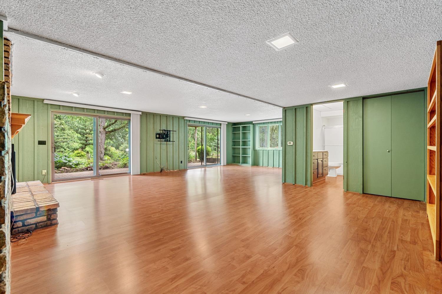 Independence, Iowa 50644, United States, 5 Bedrooms Bedrooms, ,3 BathroomsBathrooms,Residential,Active,144387