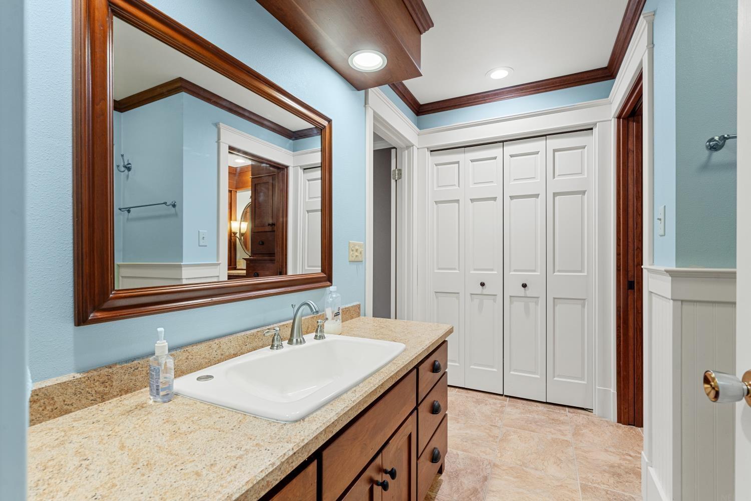 Independence, Iowa 50644, United States, 5 Bedrooms Bedrooms, ,3 BathroomsBathrooms,Residential,Active,144387