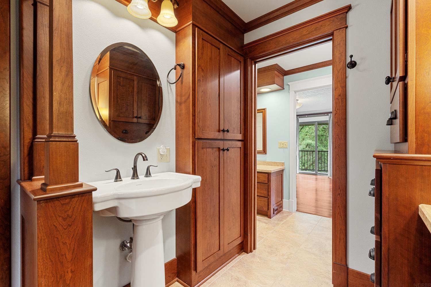 Independence, Iowa 50644, United States, 5 Bedrooms Bedrooms, ,3 BathroomsBathrooms,Residential,Active,144387