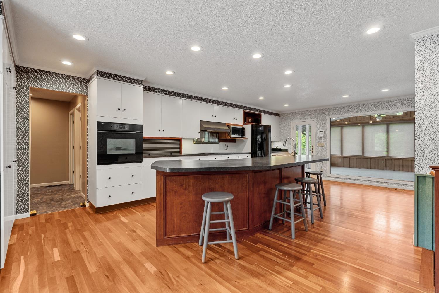 Independence, Iowa 50644, United States, 5 Bedrooms Bedrooms, ,3 BathroomsBathrooms,Residential,Active,144387