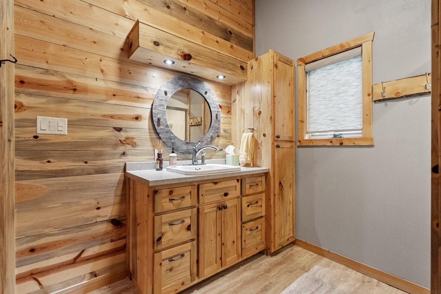 Independence, Iowa 50644, United States, 5 Bedrooms Bedrooms, ,3 BathroomsBathrooms,Residential,Active,144387