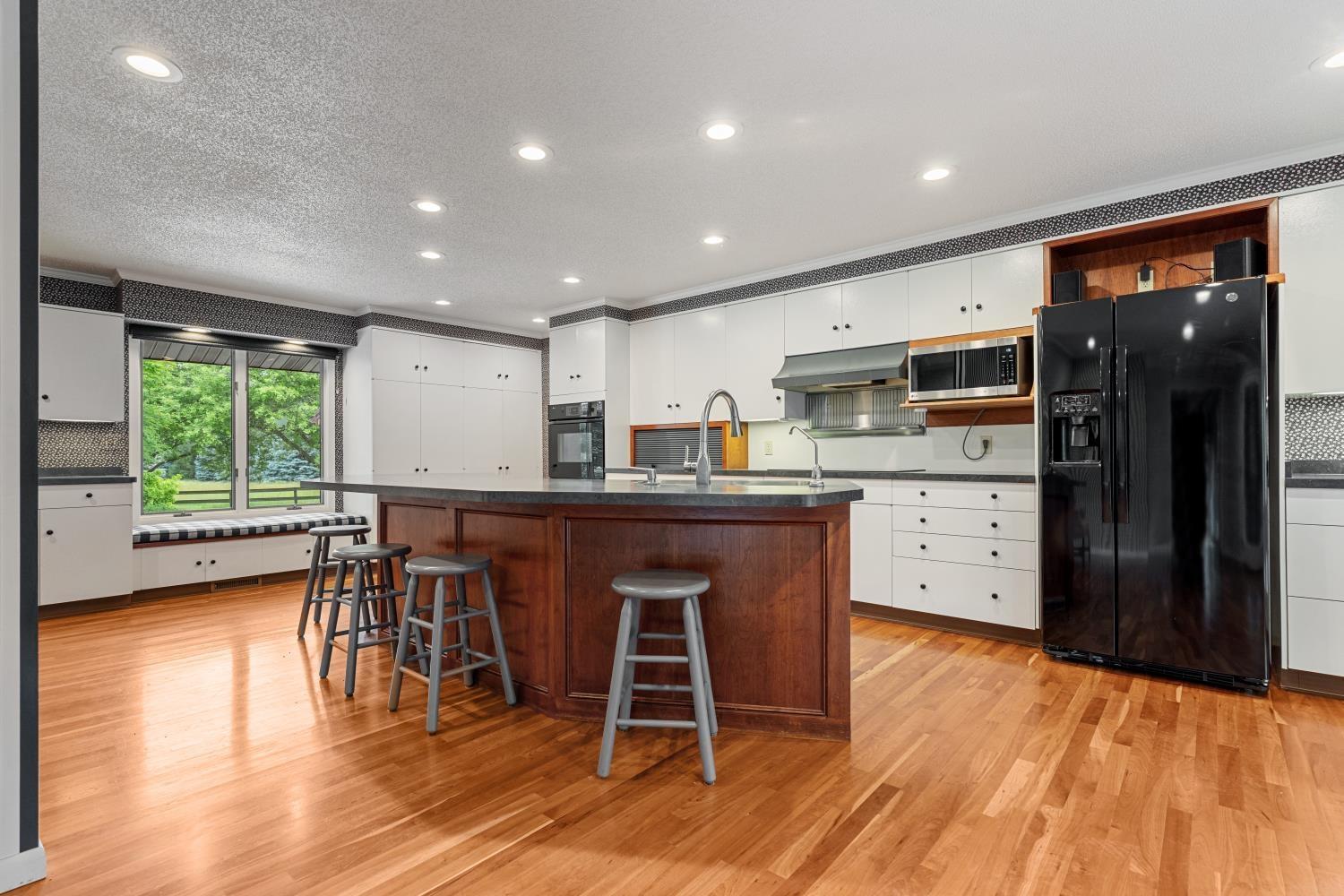 Independence, Iowa 50644, United States, 5 Bedrooms Bedrooms, ,3 BathroomsBathrooms,Residential,Active,144387