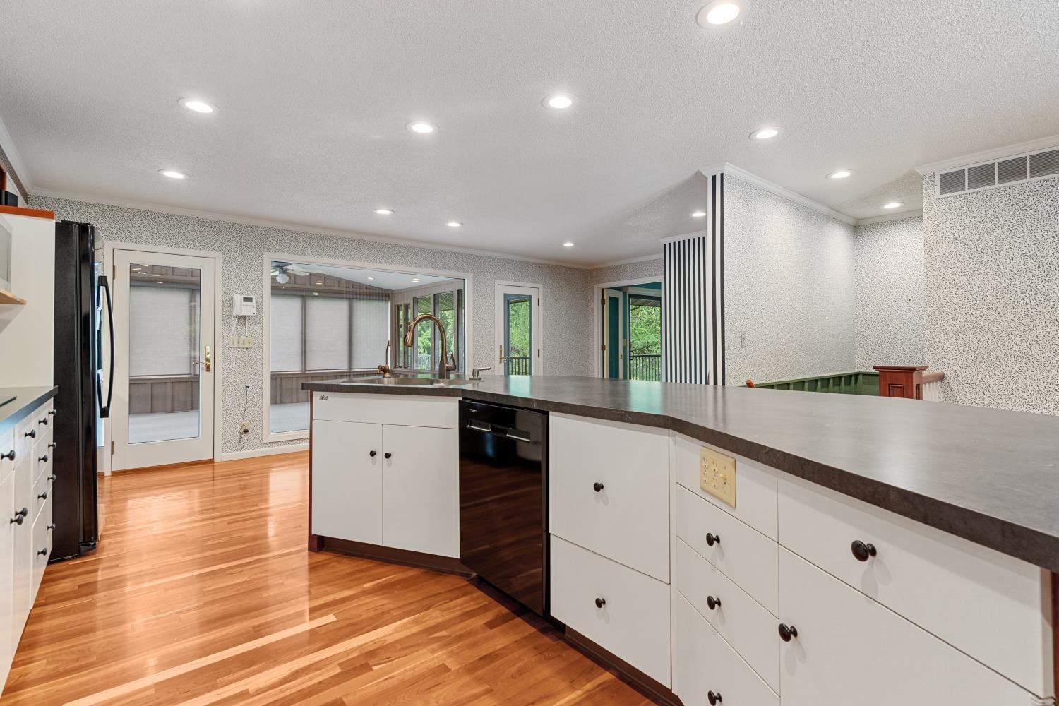 Independence, Iowa 50644, United States, 5 Bedrooms Bedrooms, ,3 BathroomsBathrooms,Residential,Active,144387