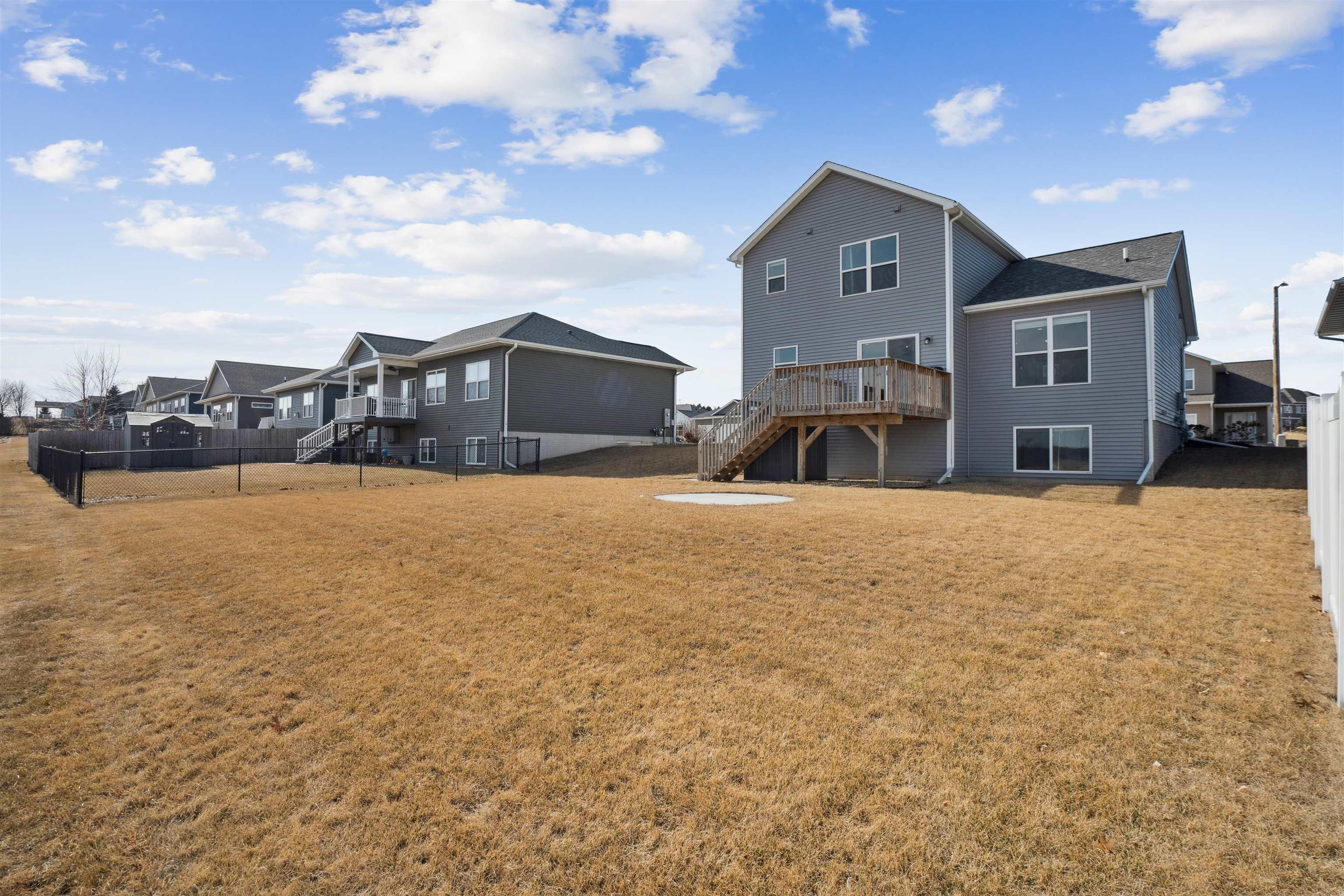 Waverly, Iowa 50677, United States, 3 Bedrooms Bedrooms, ,2 BathroomsBathrooms,Residential,Active,5833