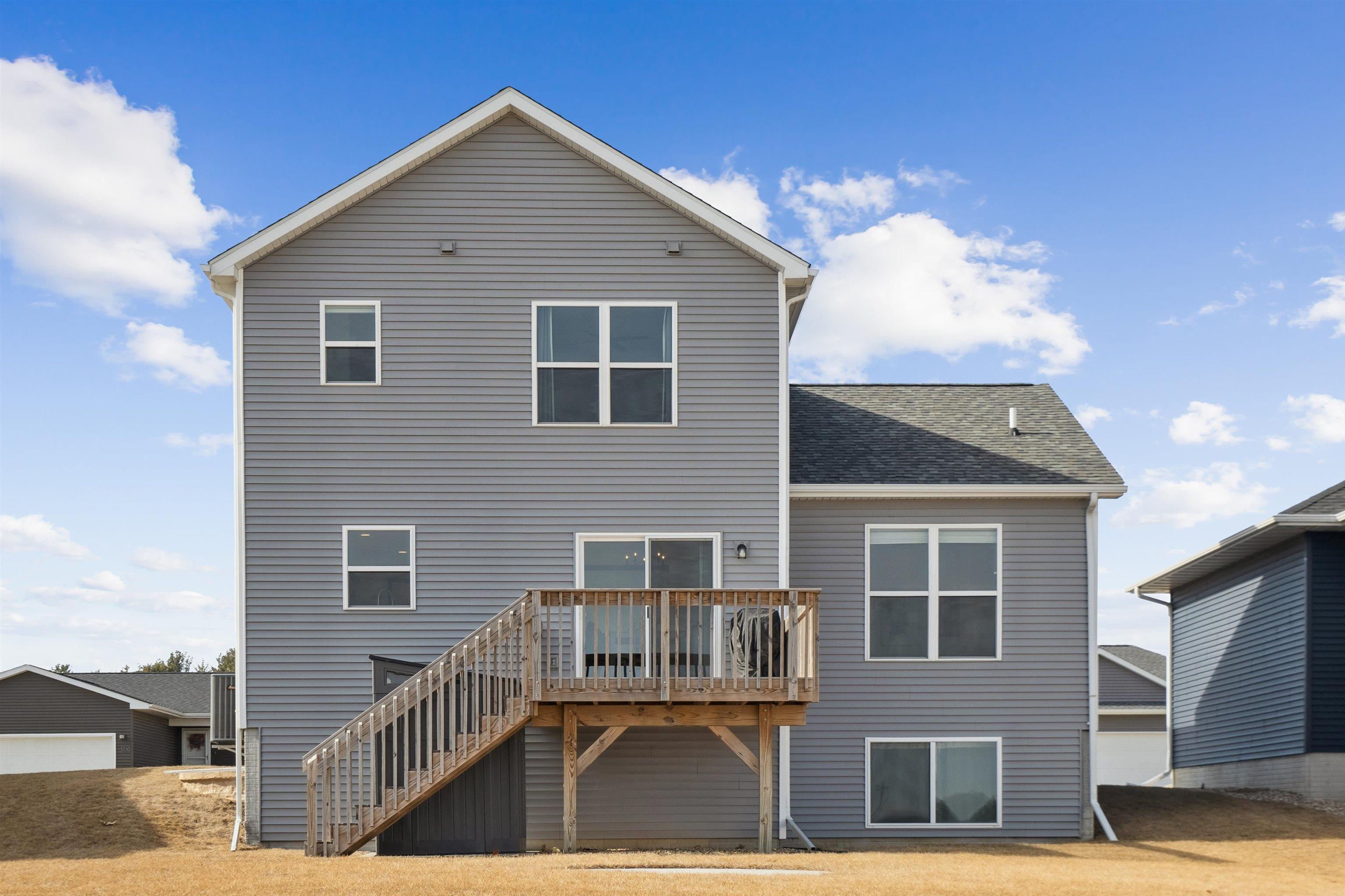 Waverly, Iowa 50677, United States, 3 Bedrooms Bedrooms, ,2 BathroomsBathrooms,Residential,Active,5833