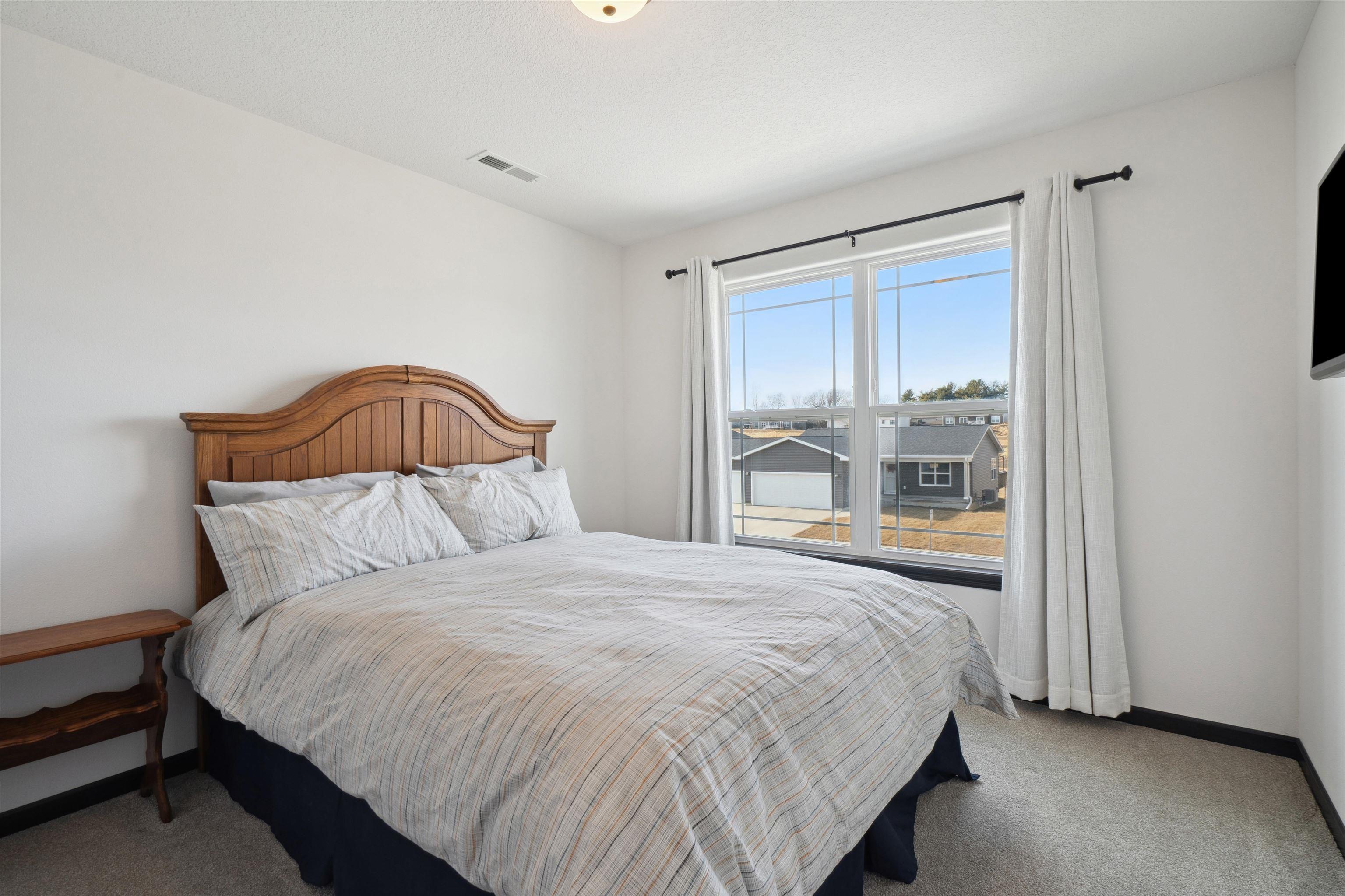 Waverly, Iowa 50677, United States, 3 Bedrooms Bedrooms, ,2 BathroomsBathrooms,Residential,Active,5833