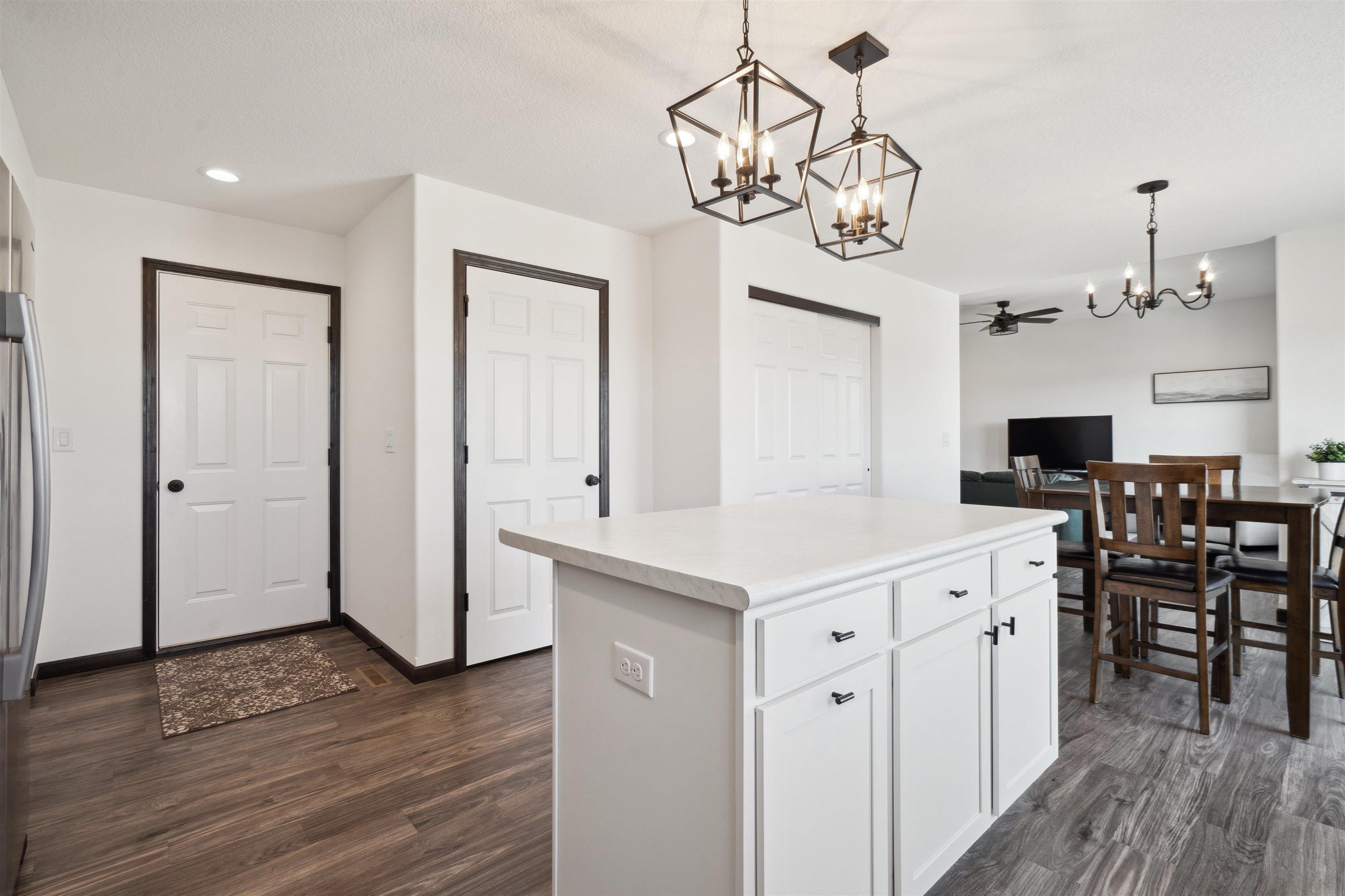 Waverly, Iowa 50677, United States, 3 Bedrooms Bedrooms, ,2 BathroomsBathrooms,Residential,Active,5833