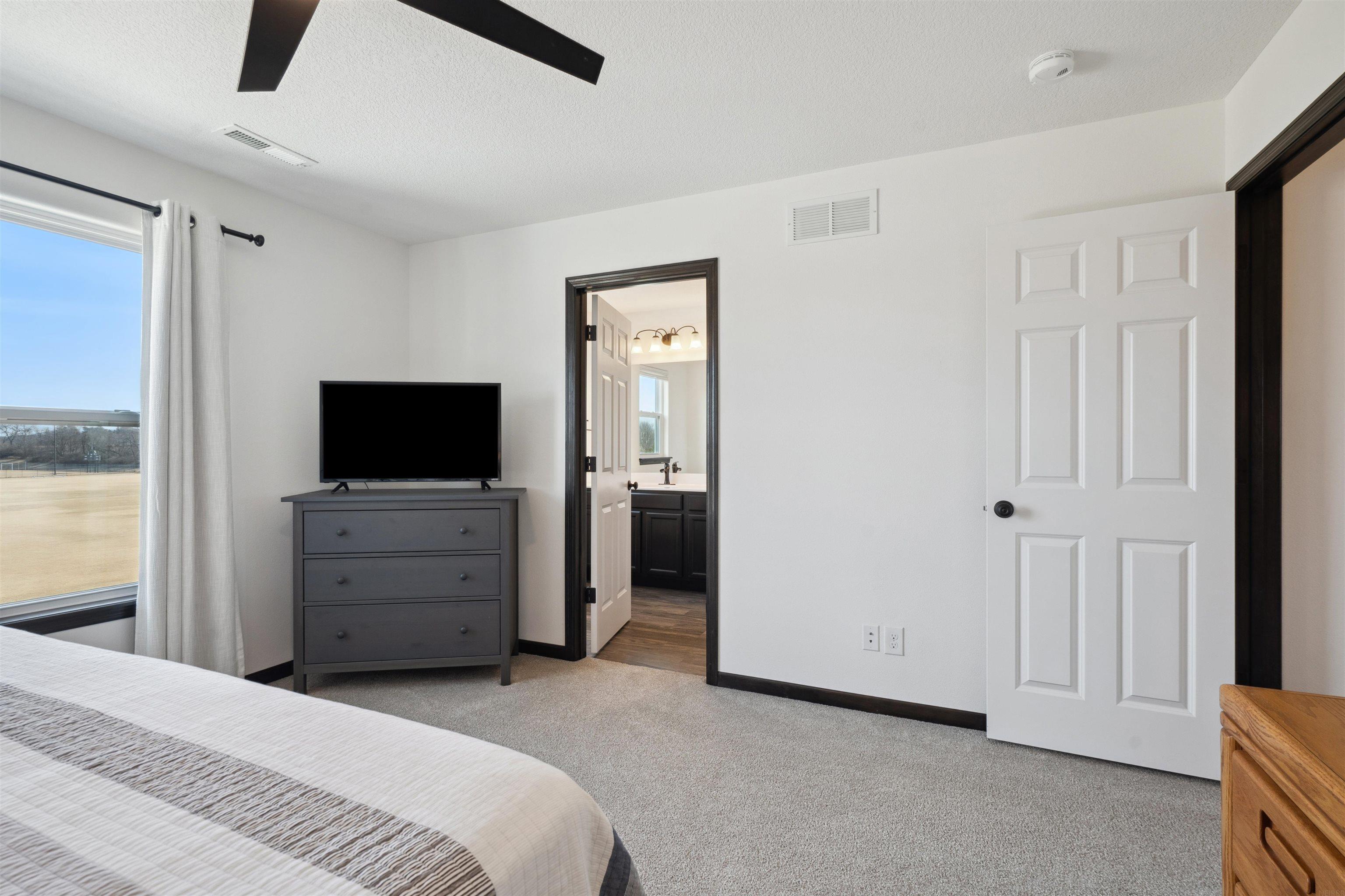 Waverly, Iowa 50677, United States, 3 Bedrooms Bedrooms, ,2 BathroomsBathrooms,Residential,Active,5833