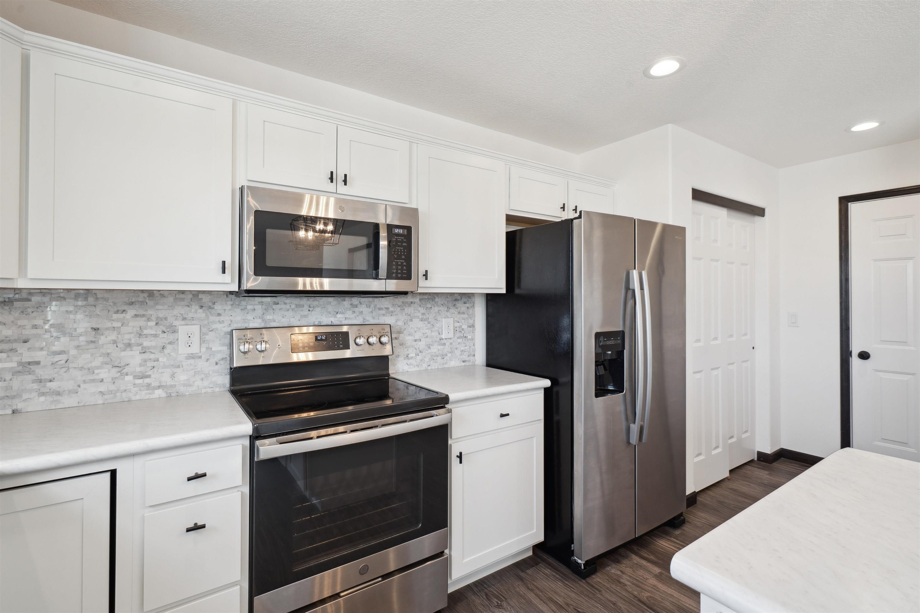 Waverly, Iowa 50677, United States, 3 Bedrooms Bedrooms, ,2 BathroomsBathrooms,Residential,Active,5833