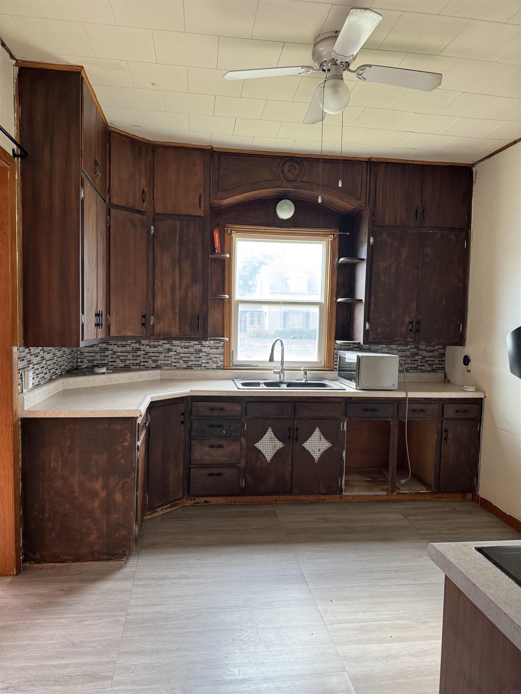 Dysart, Iowa 52224, United States, 3 Bedrooms Bedrooms, ,3 BathroomsBathrooms,Residential,Active,229334