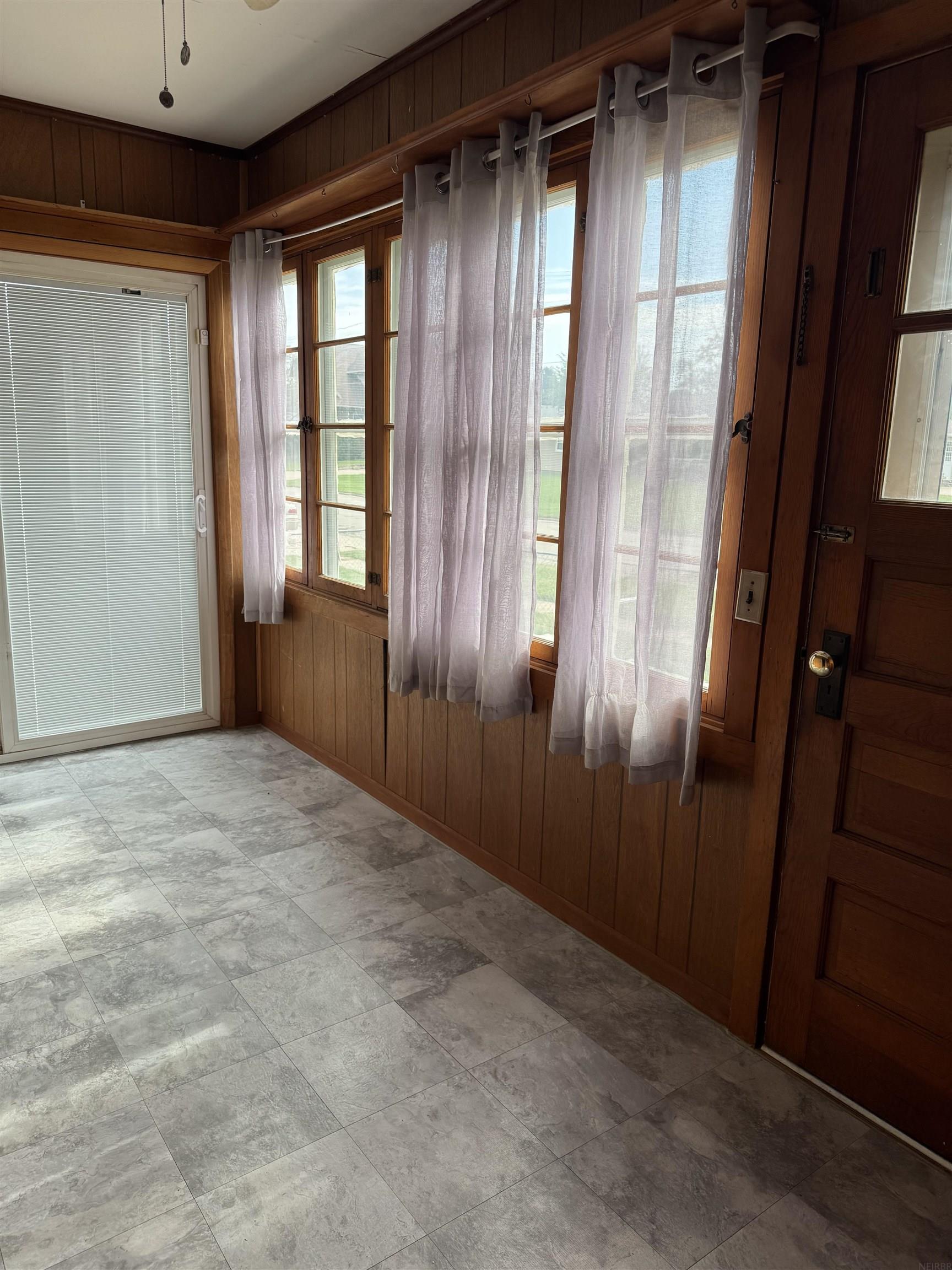 Dysart, Iowa 52224, United States, 3 Bedrooms Bedrooms, ,3 BathroomsBathrooms,Residential,Active,229334