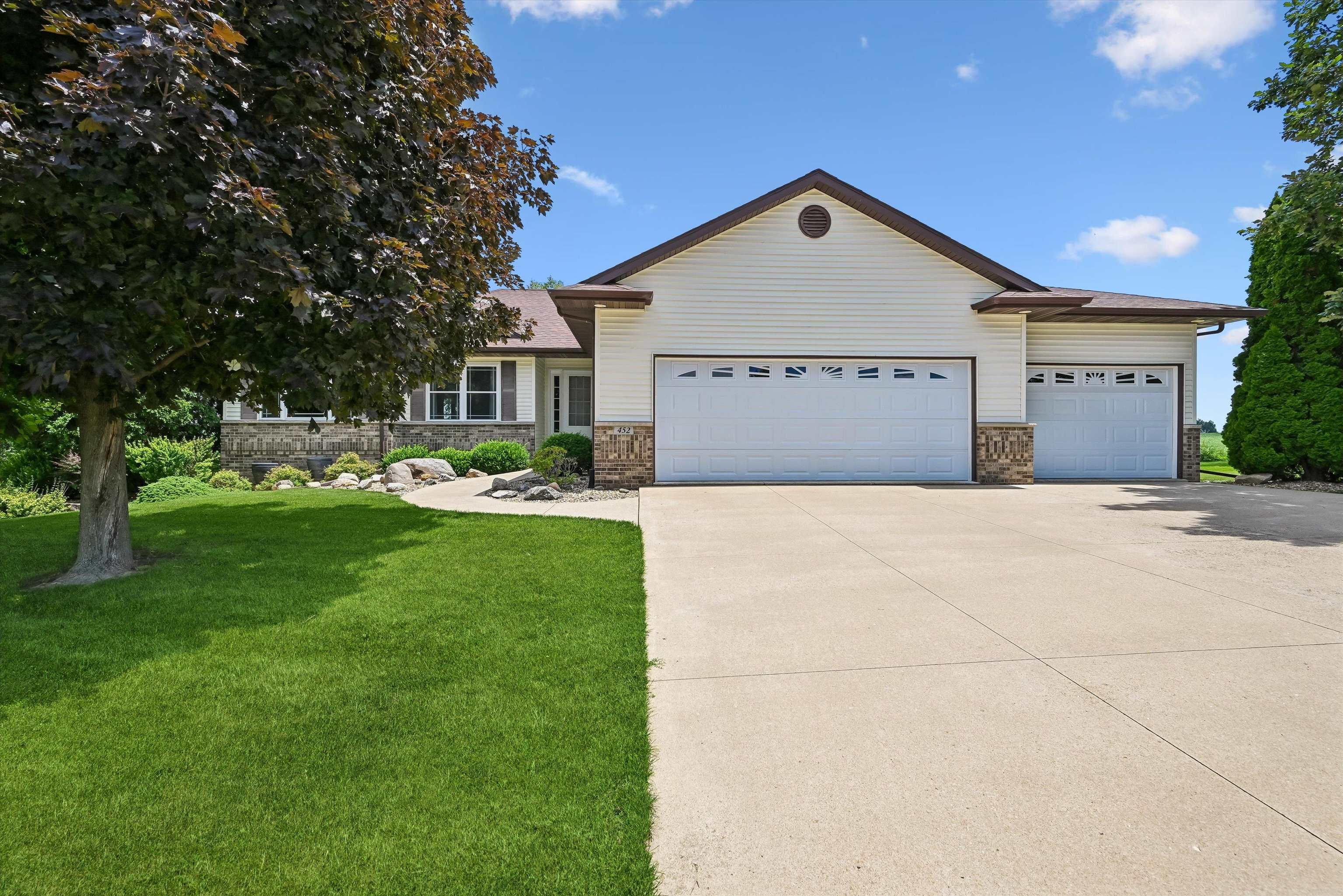 Photo 1 of 37 — 452 Sunset Drive, Fairfax, IA 52228